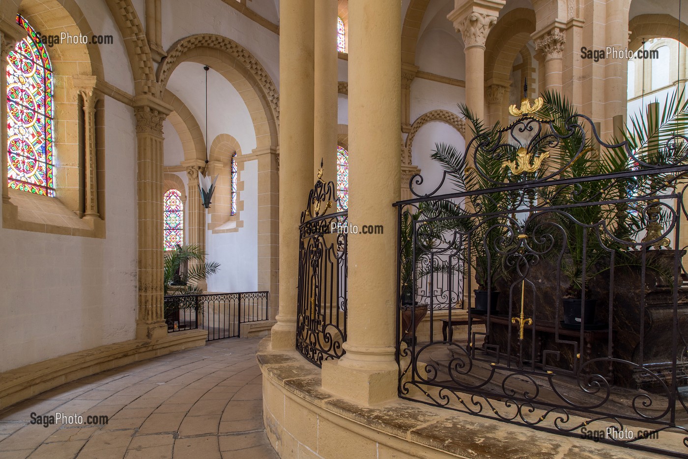 DEAMBULATOIRE DE LA BASILIQUE DU SACRE COEUR, PARAY-LE-MONIAL (71), FRANCE 