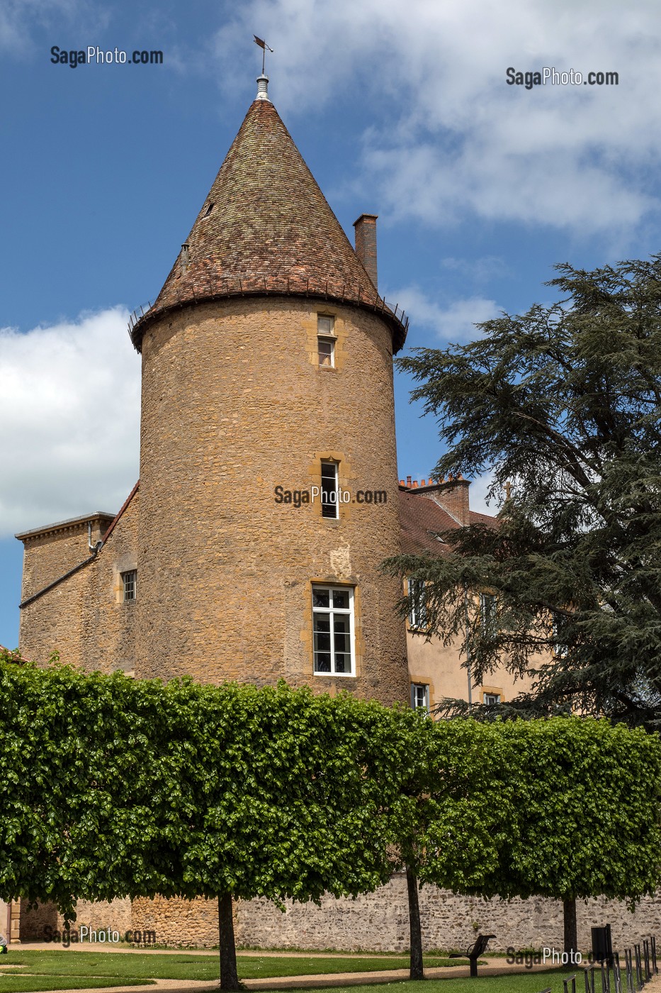 ANCIENNE PRIEURALE NOTRE-DAME, TOUR DU PALAIS ABBATIAL DU XVE SIECLE, PARAY-LE-MONIAL (71), FRANCE 