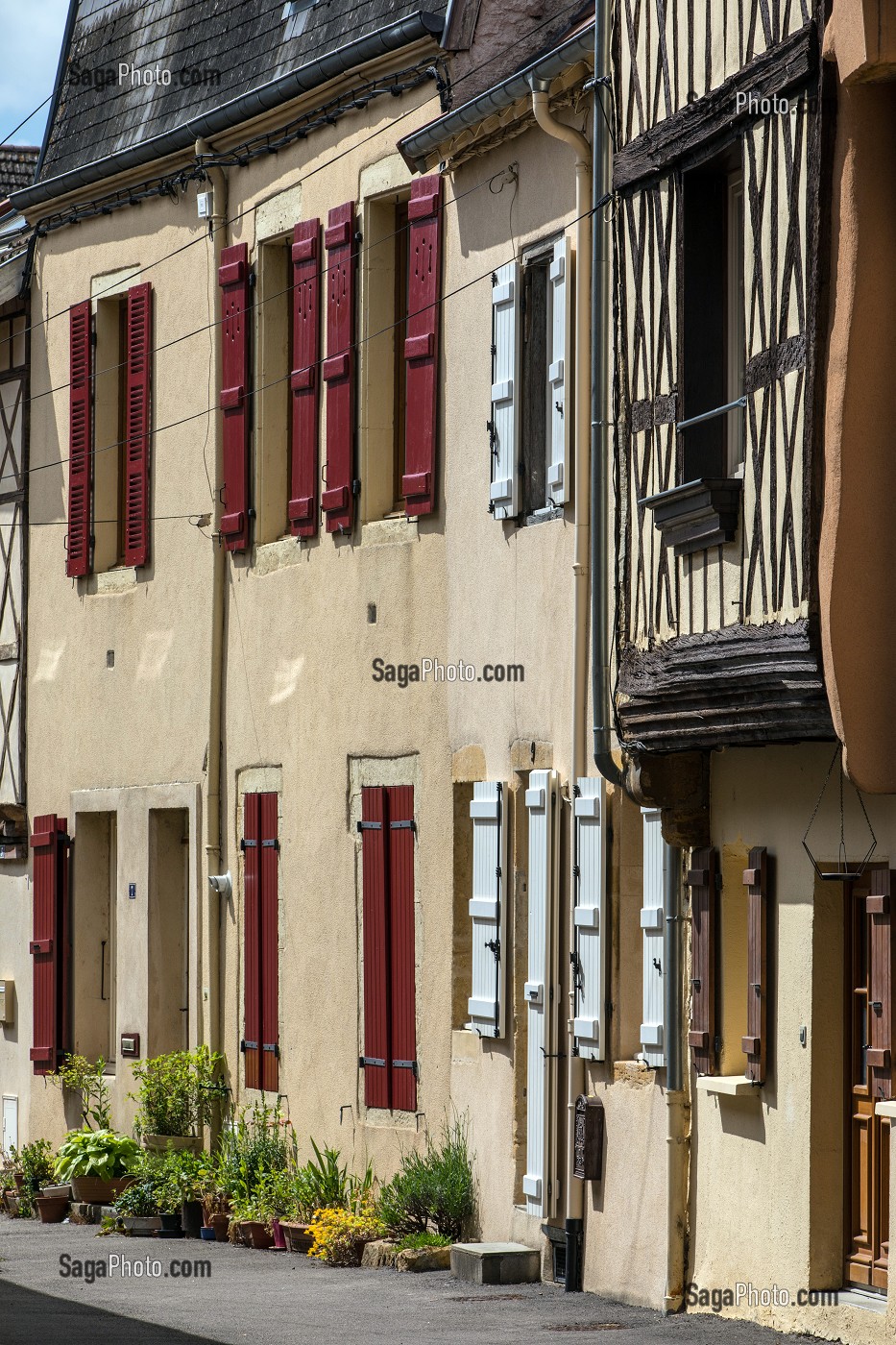 MAISONS A COLOMBAGES, RUE DAME DIEU, PARAY-LE-MONIAL (71), FRANCE 