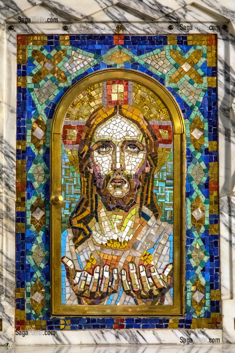 PORTRAIT DE JESUS CHRIST, MOSAIQUE DES FRERES MAUMEJEAN, CHAPELLE JESUITE DE LA COLOMBIERE, PARAY-LE-MONIAL (71), FRANCE 