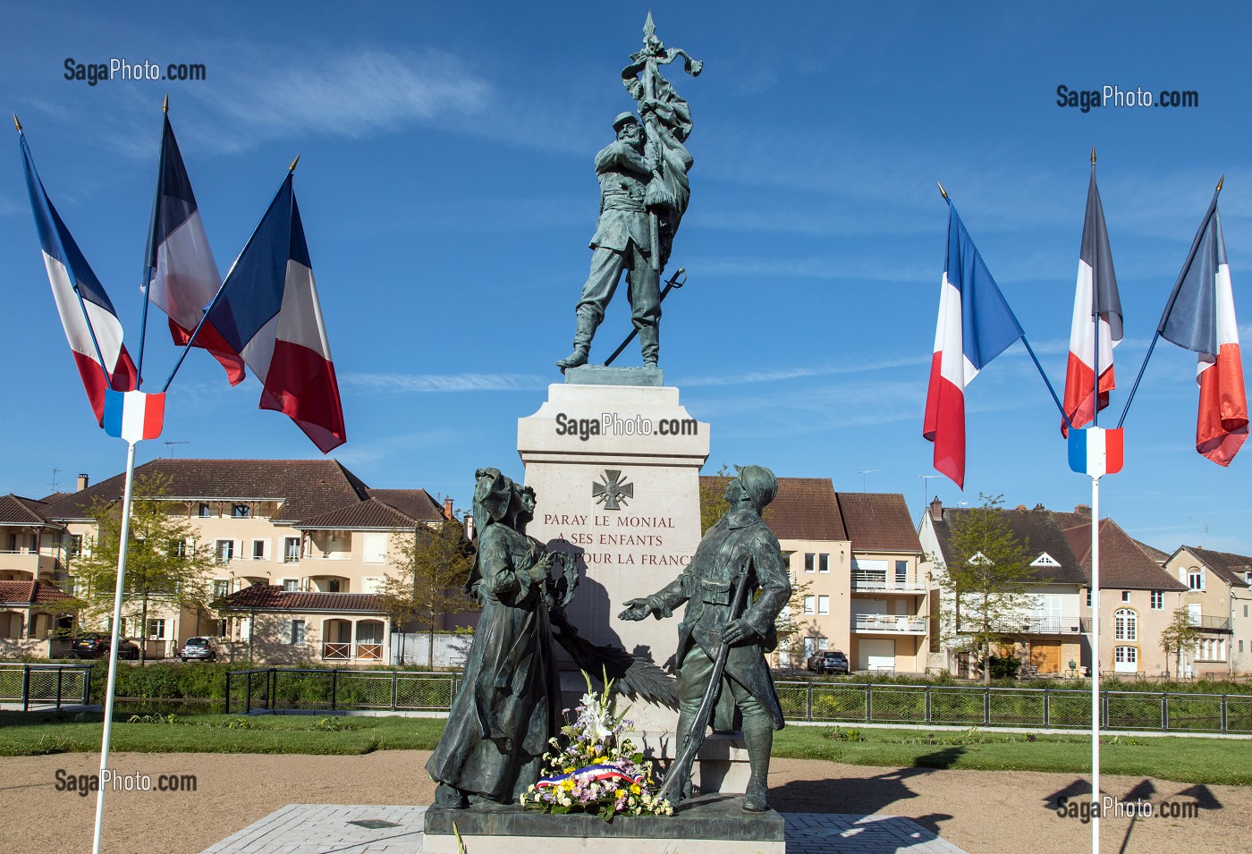 SOLDAT DE LA GUERRE DE 1870; MONUMENT AUX MORTS, PARAY-LE-MONIAL (71), FRANCE 