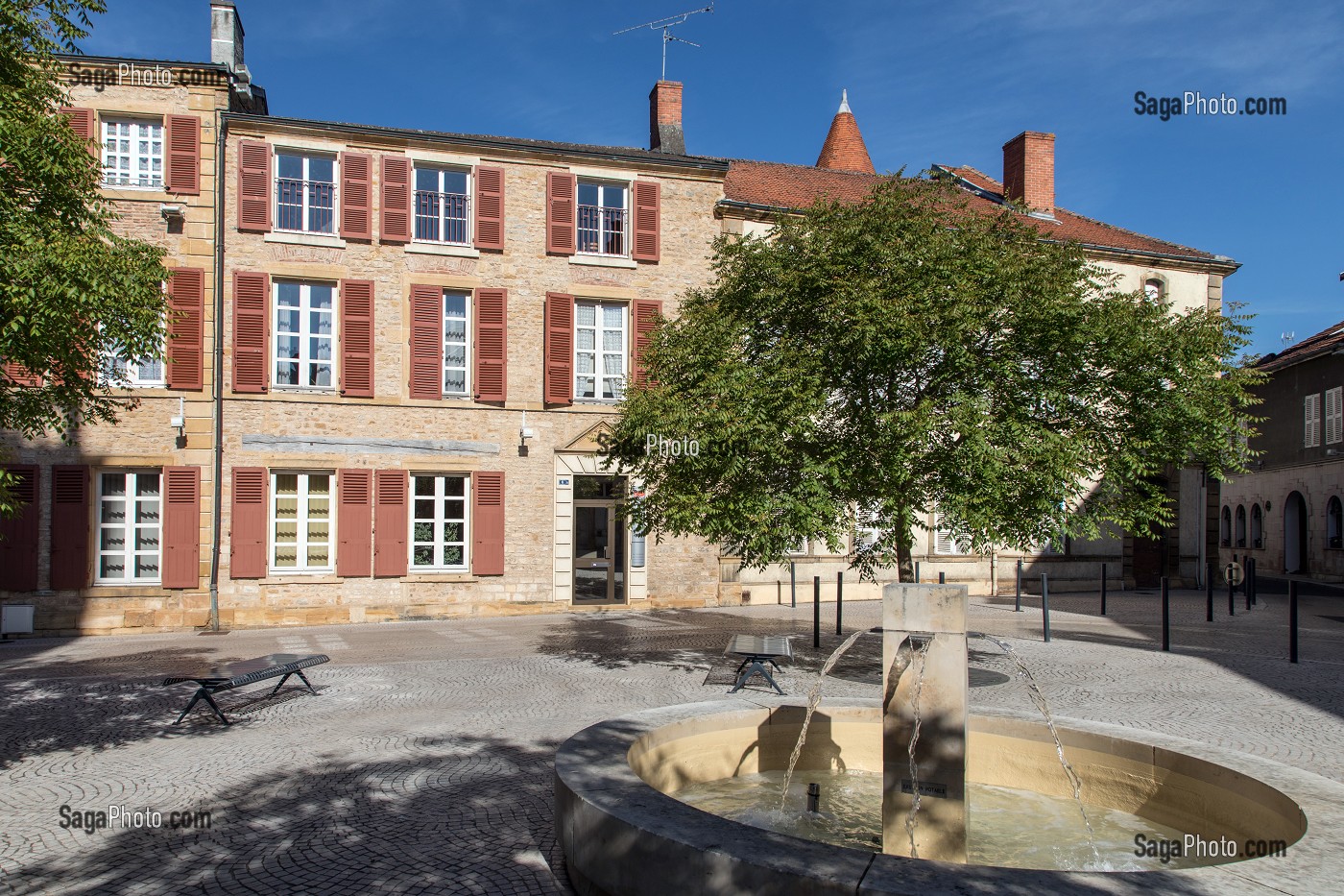 PLACE LAMARTINE, PARAY-LE-MONIAL (71), FRANCE 