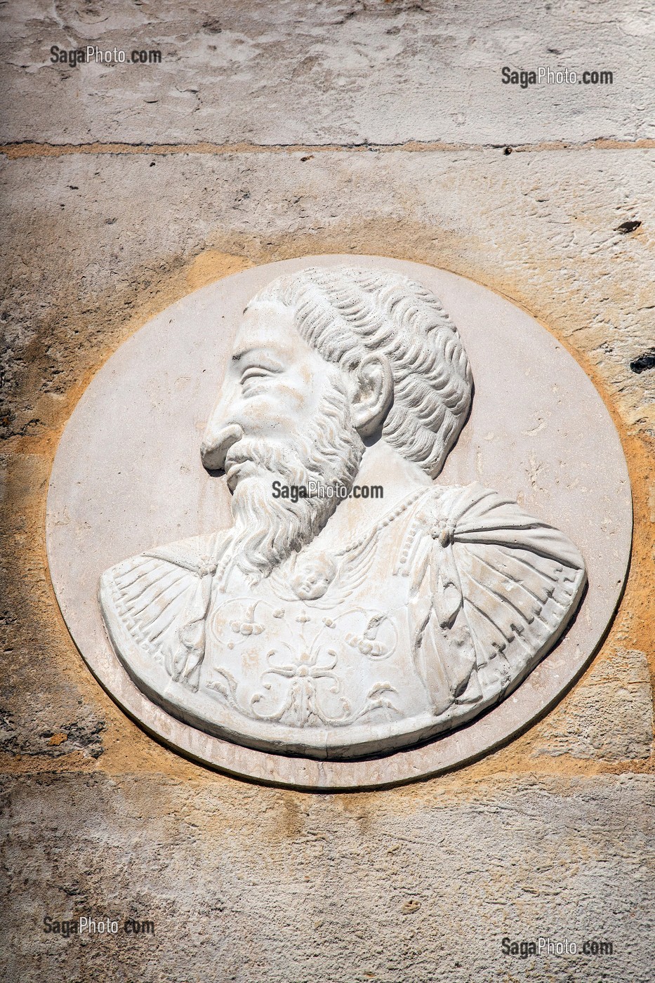 MEDAILLON SCULPTE DE FRANCOIS 1ER, ROI DE FRANCE, HOTEL DE BOURGTHEROULDE, PLACE DE LA PUCELLE, ROUEN (76), FRANCE 