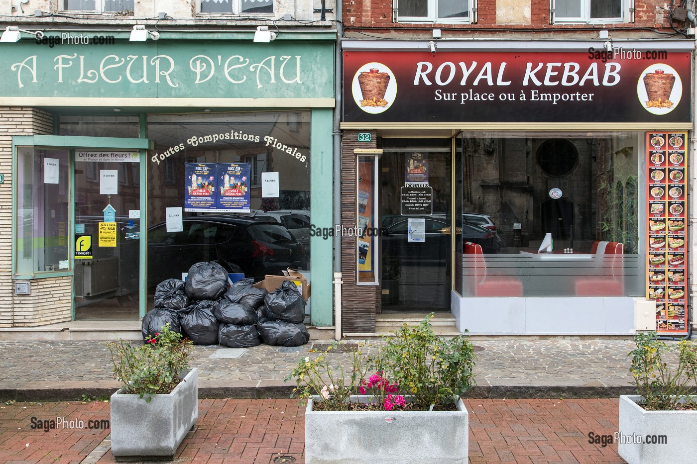 BOUTIQUE DE FLEURISTE A LOUER ET KEBAB FERME, COMMERCES FERMES EN CENTRE-VILLE DE RUGLES (27), FRANCE 