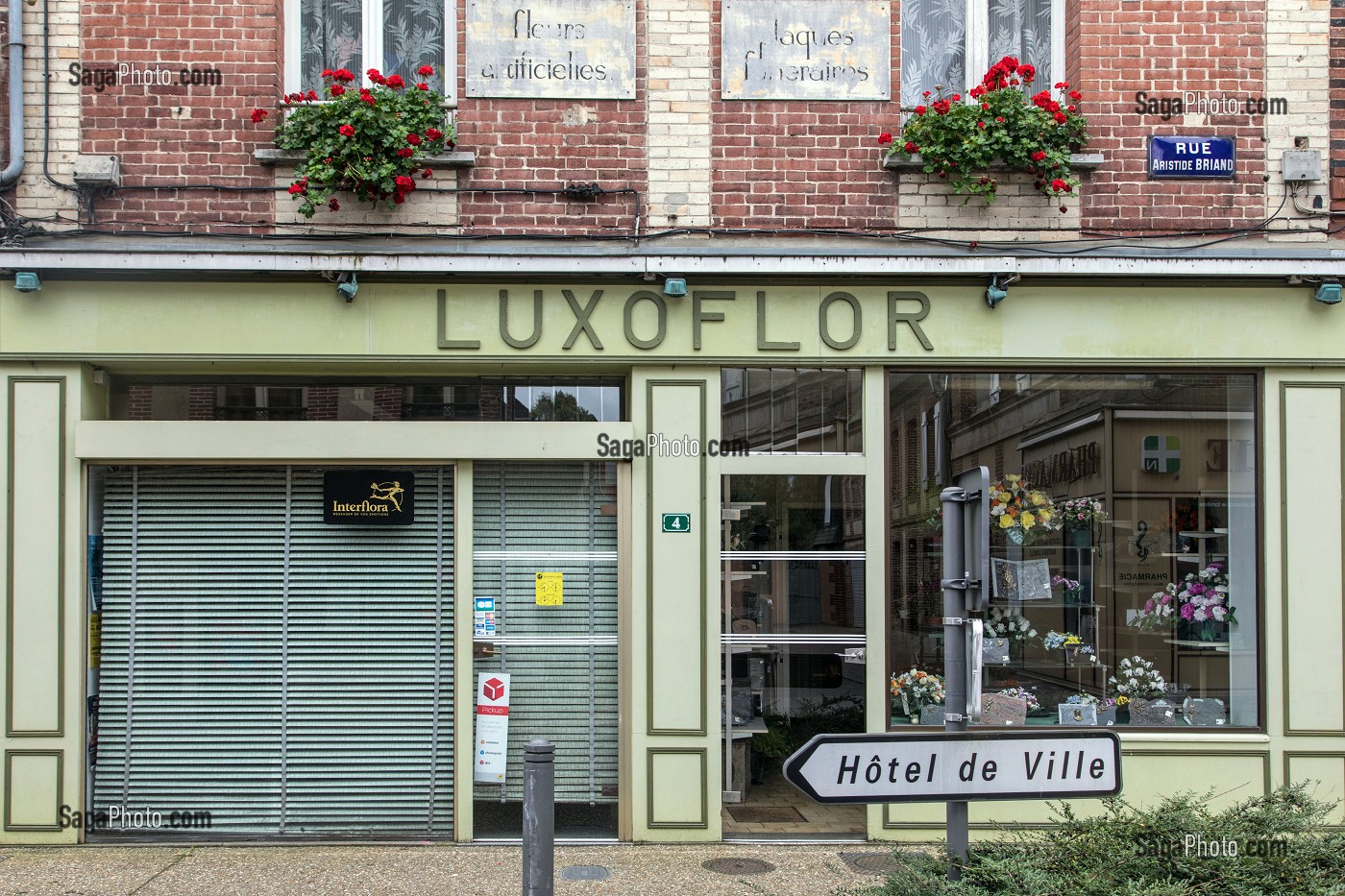 BOUCHERIE CHARCUTERIE FERMEE, COMMERCES FERMES EN CENTRE-VILLE DE RUGLES (27), FRANCE 