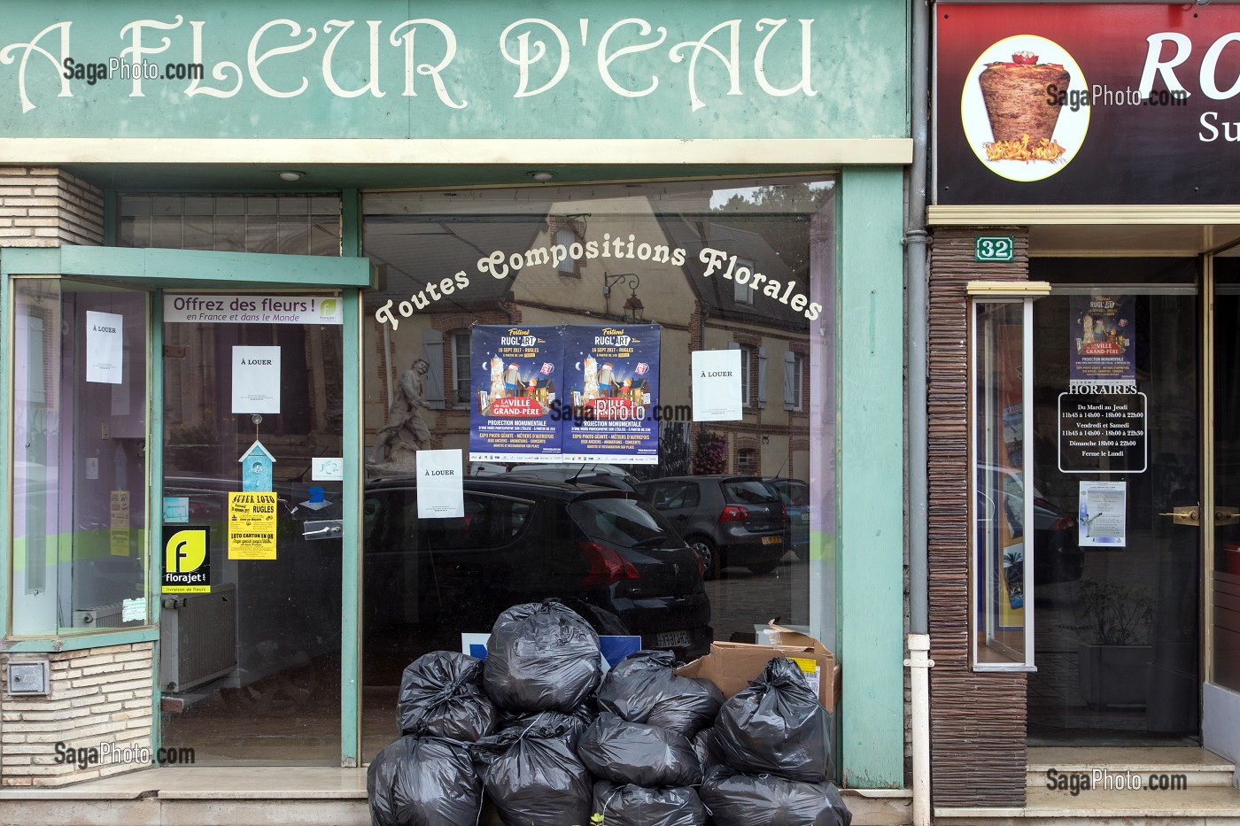 BOUTIQUE DE FLEURISTE A LOUER, COMMERCES FERMES EN CENTRE-VILLE DE RUGLES (27), FRANCE 