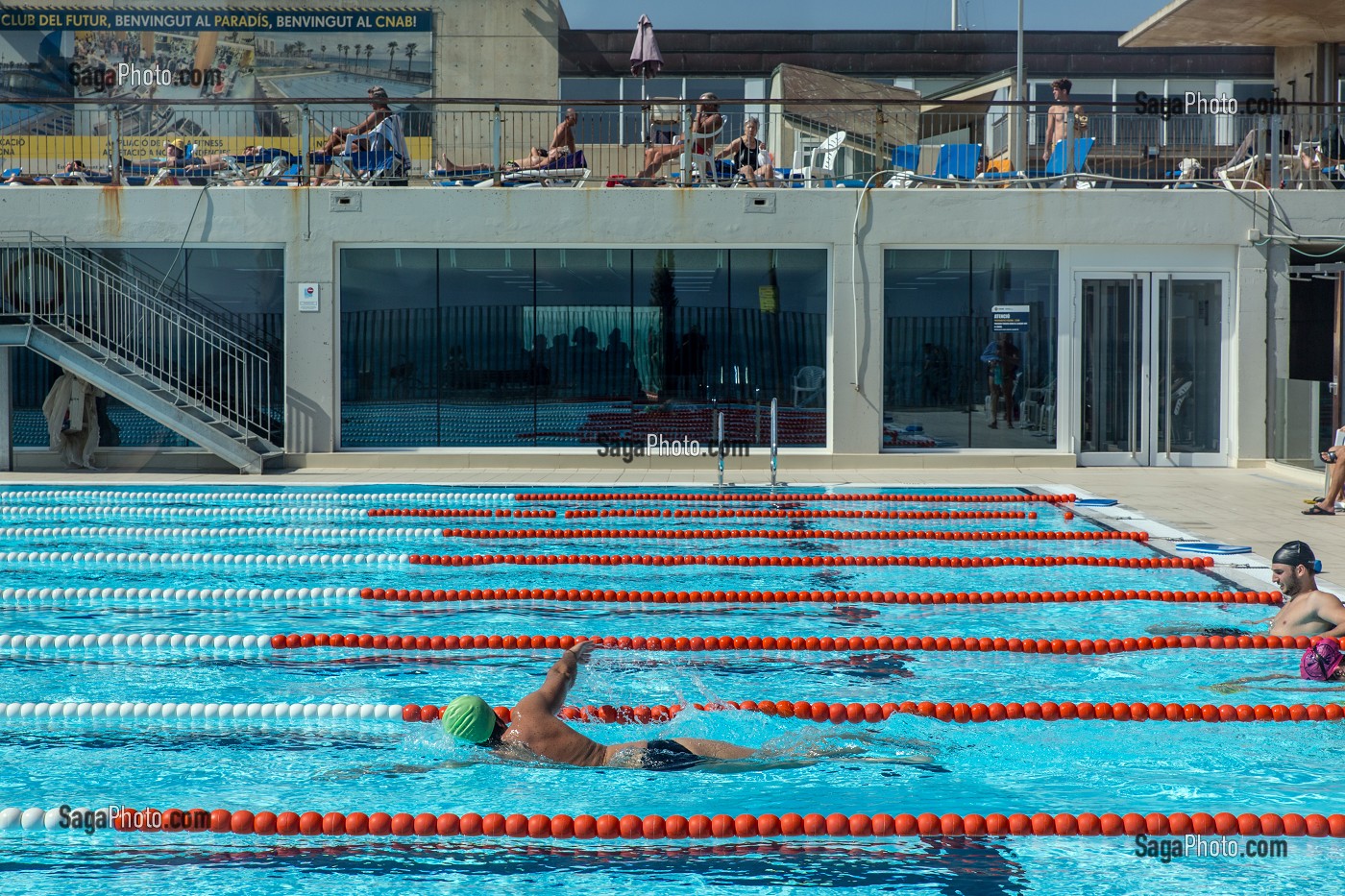 PISCINE PRES DE LA PLAGE DE BARCELONETA, PASSEIG DEL MARE NOSTRUM, BARCELONE, CATALOGNE, ESPAGNE 