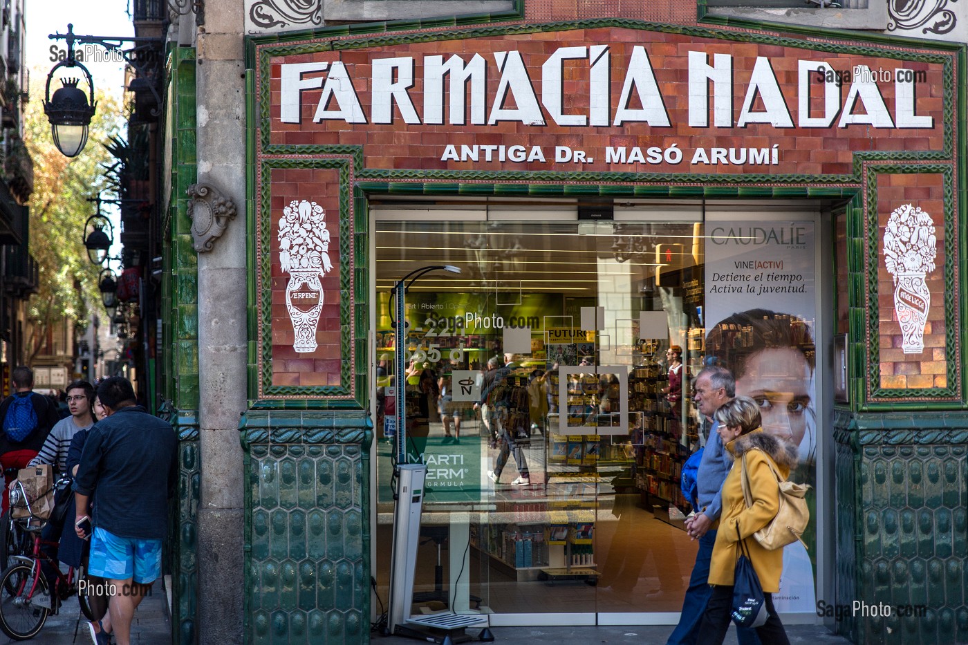 PHARMACIE EN MOSAIQUE (FARMACIA HADAL), LA RAMBLA, BARCELONE, CATALOGNE, ESPAGNE 