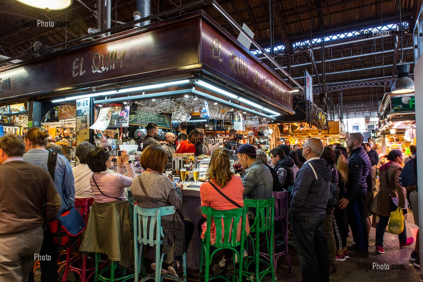 RESTAURANT BAR A TAPAS, MARCHE DE LA BOQUERIA (MERCADO SAINT-JOSEP), LA RAMBLA, BARCELONE, CATALOGNE, ESPAGNE 