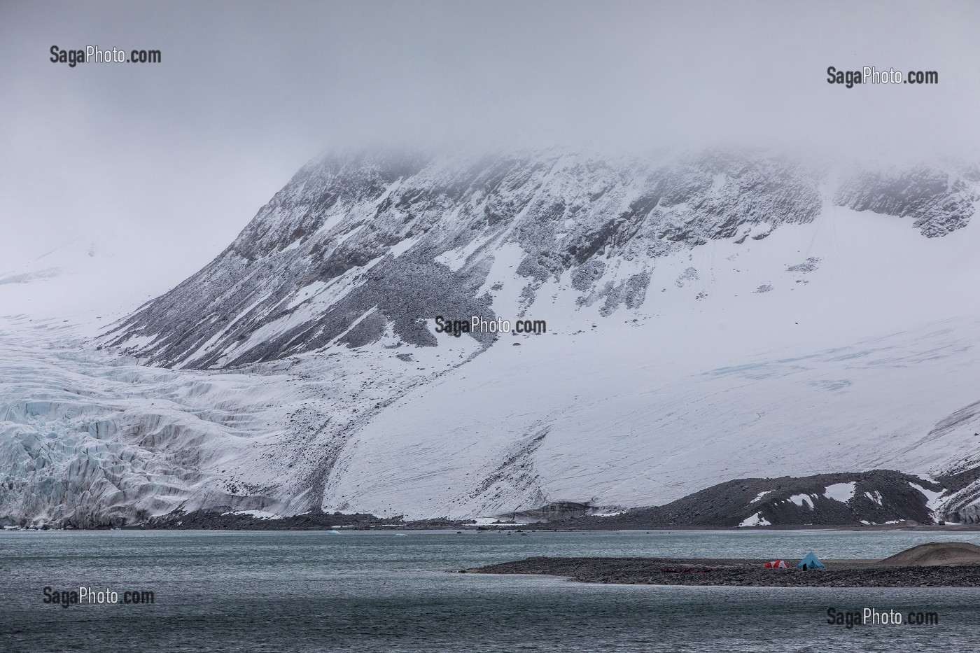 CAMPEMENT DE SCIENTIFIQUES, FJORD DE MAGDALENA, SPITZBERG, SVALBARD, OCEAN ARCTIQUE, NORVEGE 