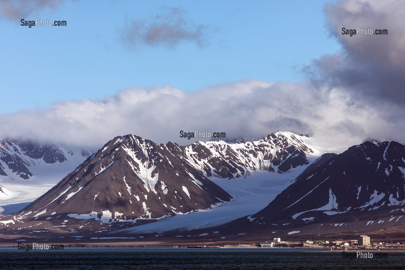 VILLAGE DE NY ALESUND, LOCALITE LA PLUS AU NORD DU MONDE (78 56N), SPITZBERG, SVALBARD, OCEAN ARCTIQUE, NORVEGE 