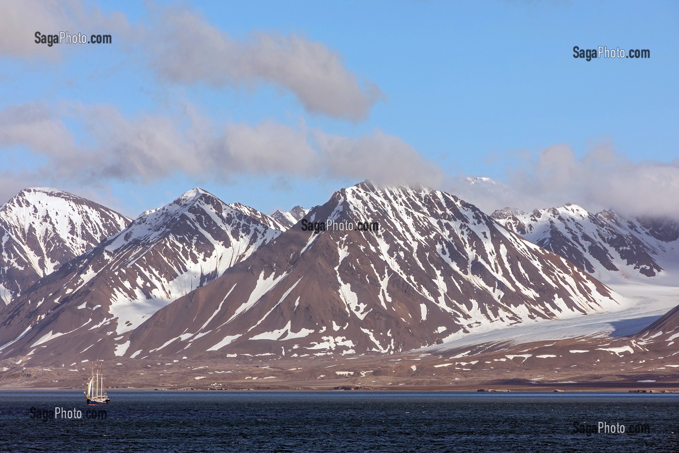 VILLAGE DE NY ALESUND, LOCALITE LA PLUS AU NORD DU MONDE (78 56N), SPITZBERG, SVALBARD, OCEAN ARCTIQUE, NORVEGE 