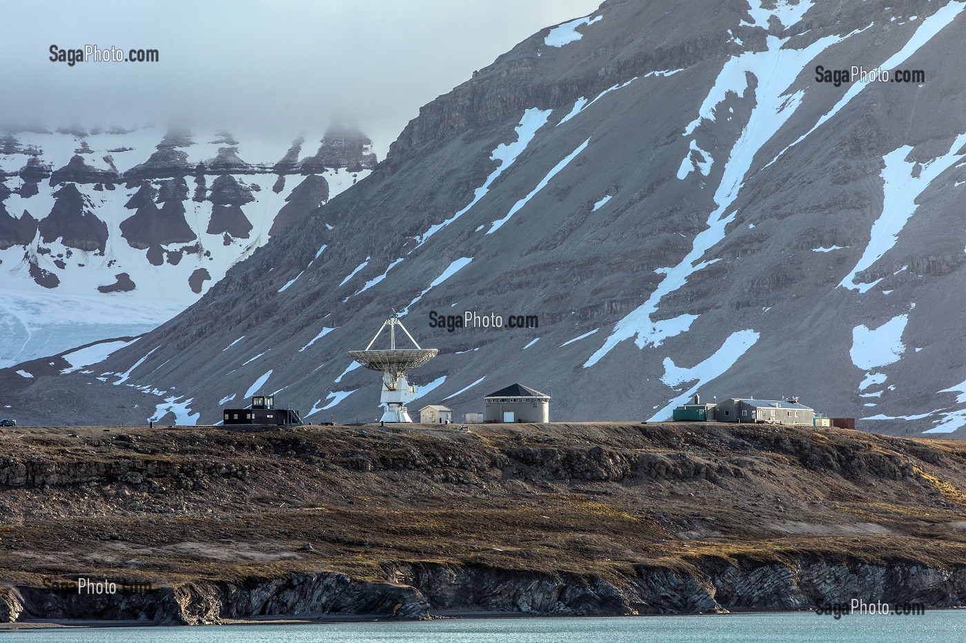 STATION SCIENTIFIQUE ET RADAR METEO DU VILLAGE DE NY ALESUND, LOCALITE LA PLUS AU NORD DU MONDE (78 56N), SPITZBERG, SVALBARD, OCEAN ARCTIQUE, NORVEGE 