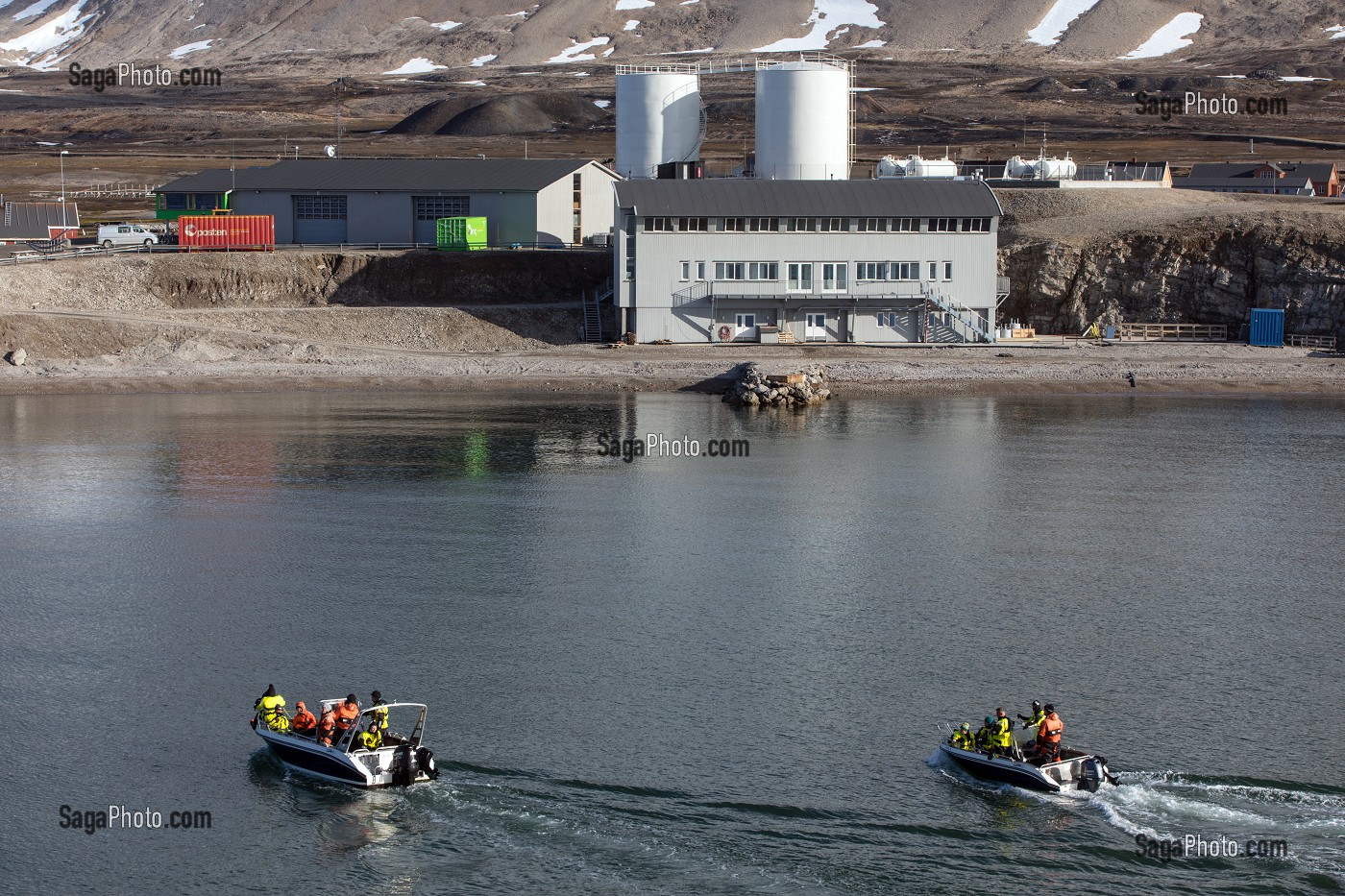 EQUIPAGES SCIENTIFIQUES DE RETOUR AU VILLAGE DE NY ALESUND, LOCALITE LA PLUS AU NORD DU MONDE (78 56N), SPITZBERG, SVALBARD, OCEAN ARCTIQUE, NORVEGE 