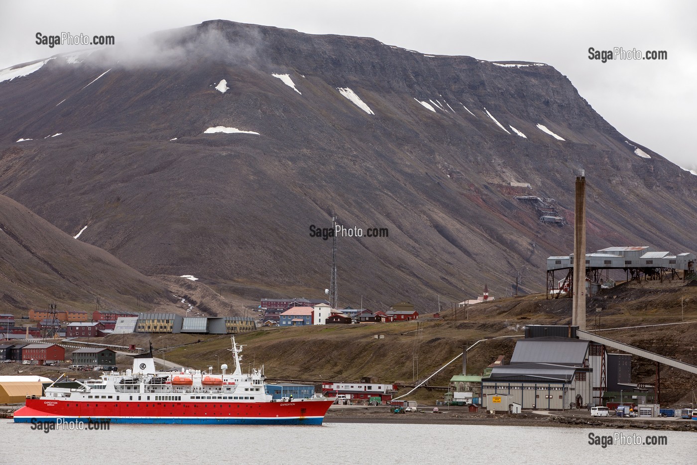 PORT DE L'ANCIENNE CITE MINIERE DE LA VILLE DE LONGYEARBYEN, LA PLUS SEPTENTRIONALE DE LA TERRE, SPITZBERG, SVALBARD, OCEAN ARCTIQUE, NORVEGE 