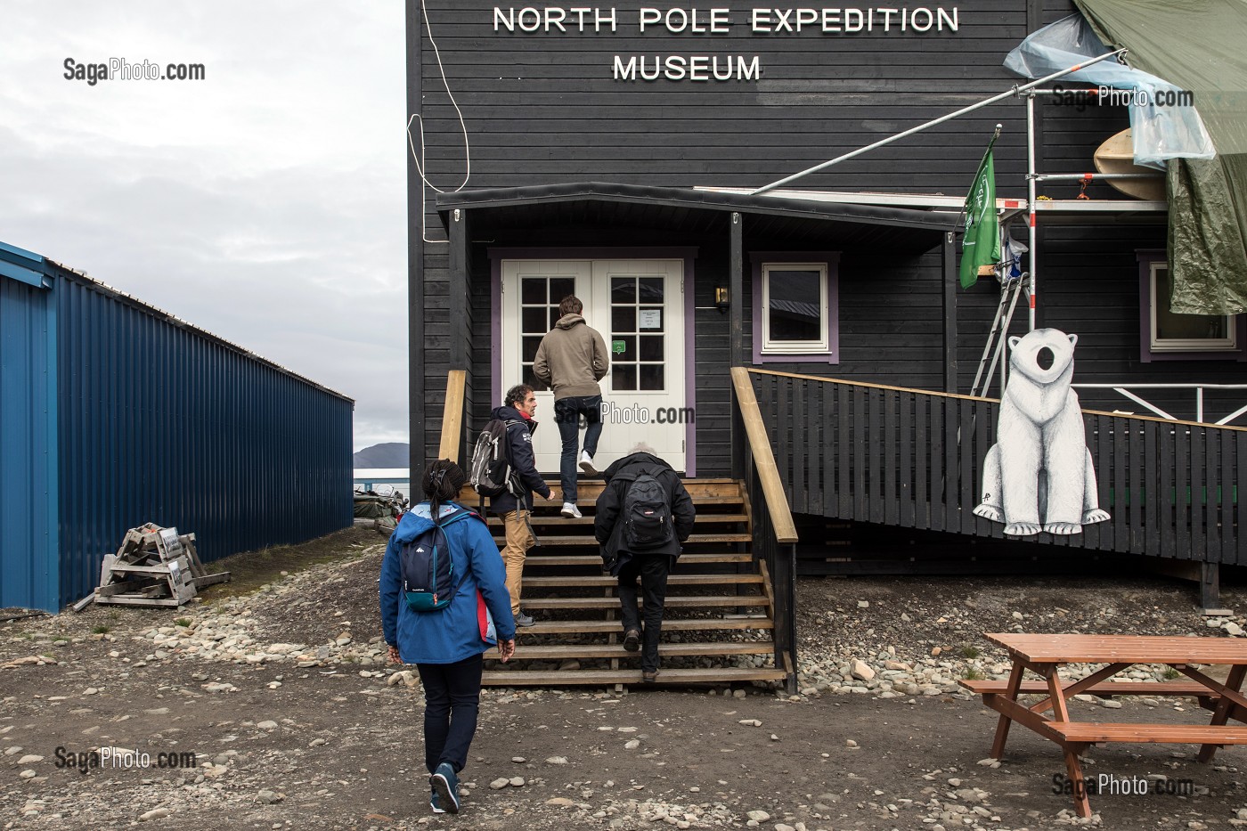 ENTREE DU MUSEE DES EXPEDITIONS DU POLE NORD, VILLE DE LONGYEARBYEN, LA PLUS SEPTENTRIONALE DE LA TERRE, SPITZBERG, SVALBARD, OCEAN ARCTIQUE, NORVEGE 