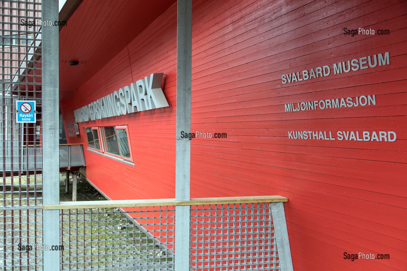 ENTREE DU MUSEE DU SVALBARD, VILLE DE LONGYEARBYEN, LA PLUS SEPTENTRIONALE DE LA TERRE, SPITZBERG, SVALBARD, OCEAN ARCTIQUE, NORVEGE 