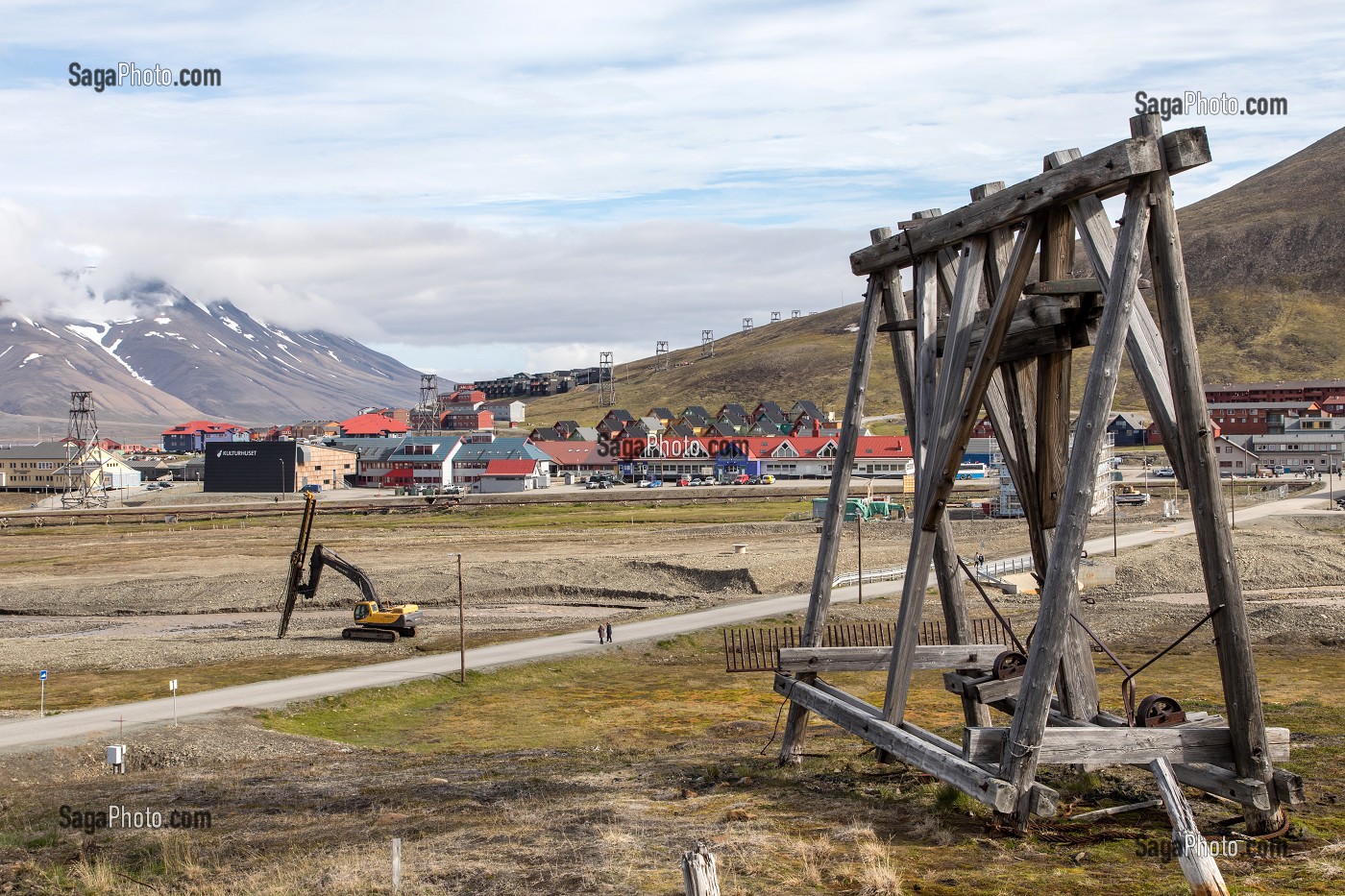 VESTIGES DES INSTALLATIONS DE L'ANCIENNE CITE MINIERE, VILLE DE LONGYEARBYEN, LA PLUS SEPTENTRIONALE DE LA TERRE, SPITZBERG, SVALBARD, OCEAN ARCTIQUE, NORVEGE 