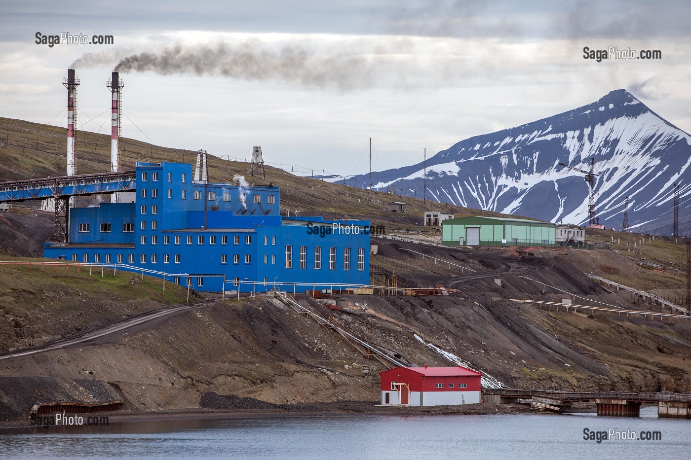 CITE MINIERE RUSSE DE BARENTSBURG EN ACTIVITE, SPITZBERG, SVALBARD, OCEAN ARCTIQUE, NORVEGE 