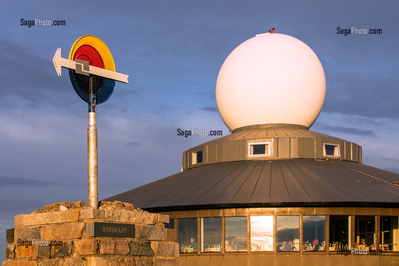 CENTRE COMMERCIAL A L'ENTREE DU SITE TOURISTIQUE DU CAP NORD, VILLAGE DE NORDKAPP, FINNMARK, OCEAN ARCTIQUE, NORVEGE 