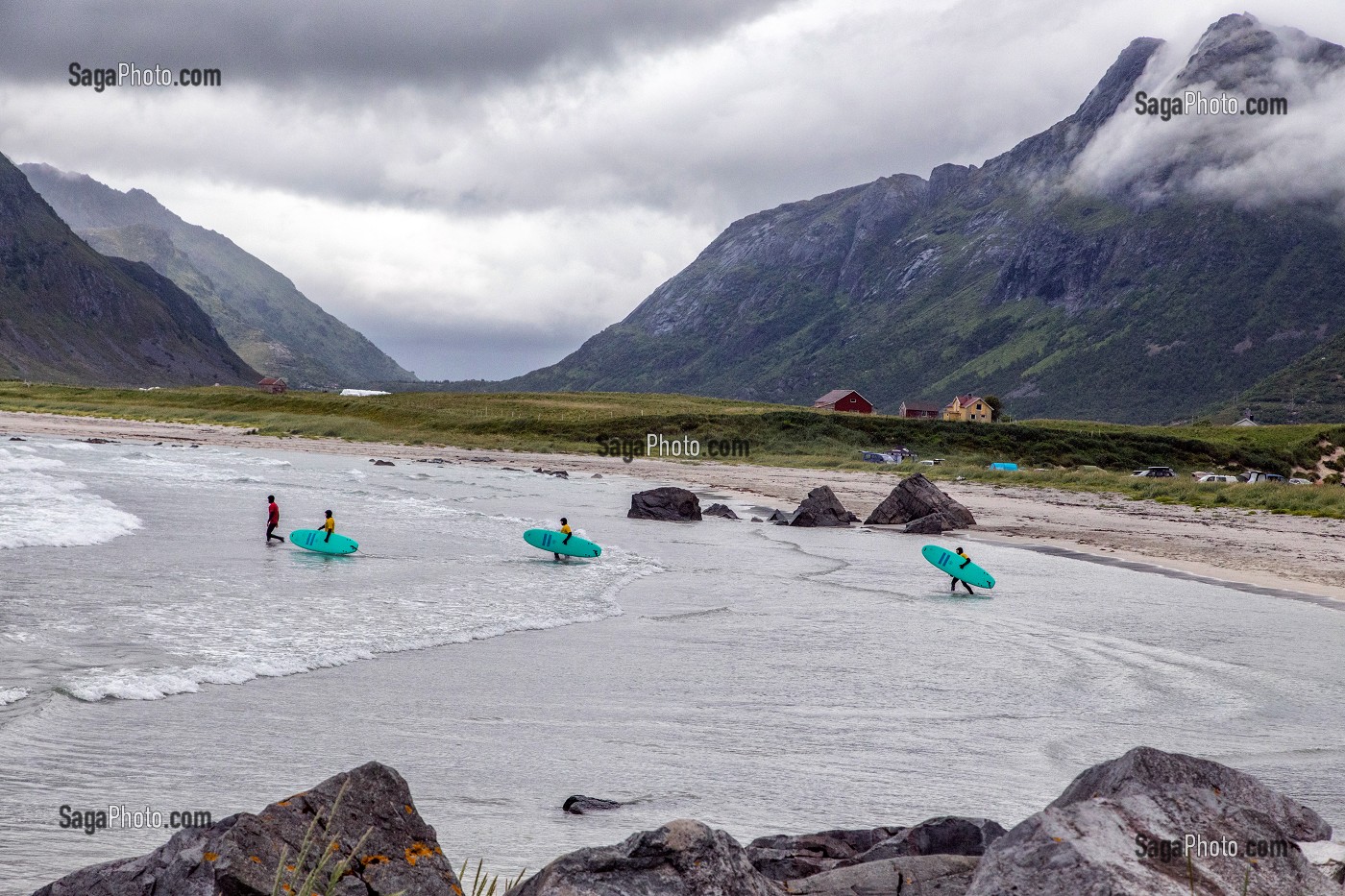 SPOT DE SURF, FLAKSTAD, ILES LOFOTEN, NORVEGE 