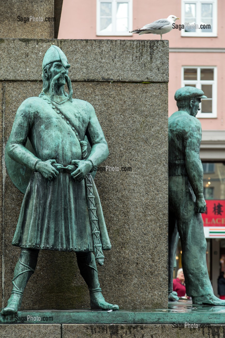 STATUE DE VIKING, PLACE DE TORGALLMENNINGEN, BERGEN, HORDALAND, NORVEGE 