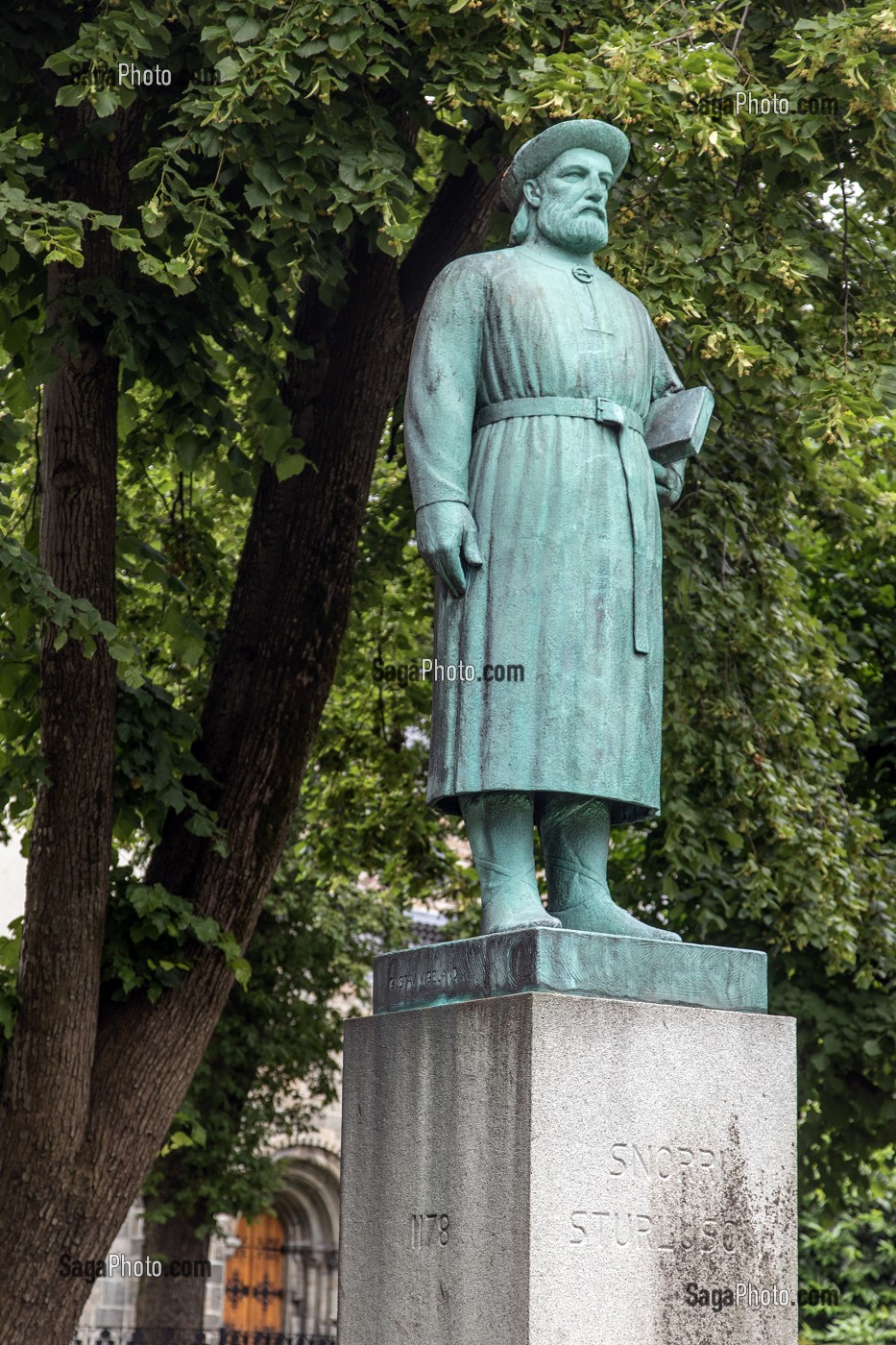 STATUE DU POETE ISLANDAIS SNORRI STURLUSON (1179-1241) DEVANT LE BRYGGENS MUSEUM, BERGEN, HORDALAND, NORVEGE 