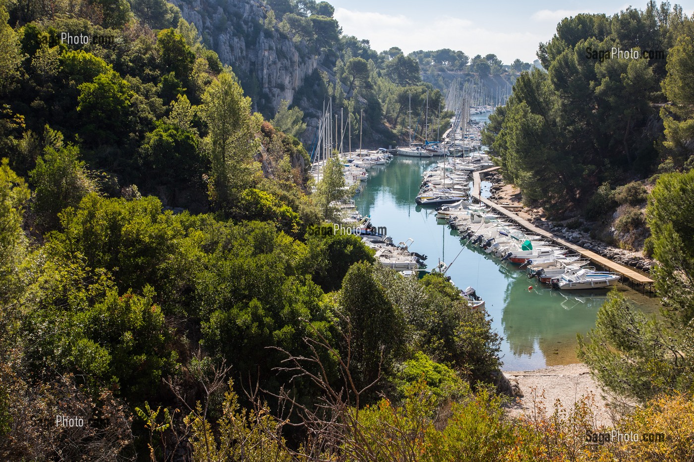 PORT DE PLAISANCE DANS LA CALANQUE DE PORT MIOU, CASSIS (13), FRANCE 