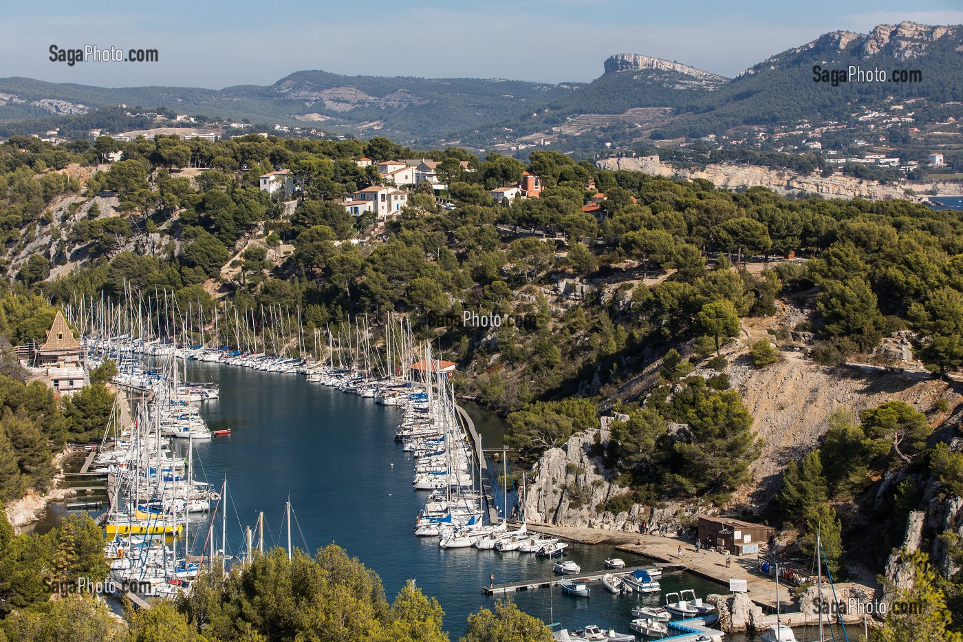 PORT DE PLAISANCE DANS LA CALANQUE DE PORT MIOU, CASSIS (13), FRANCE 