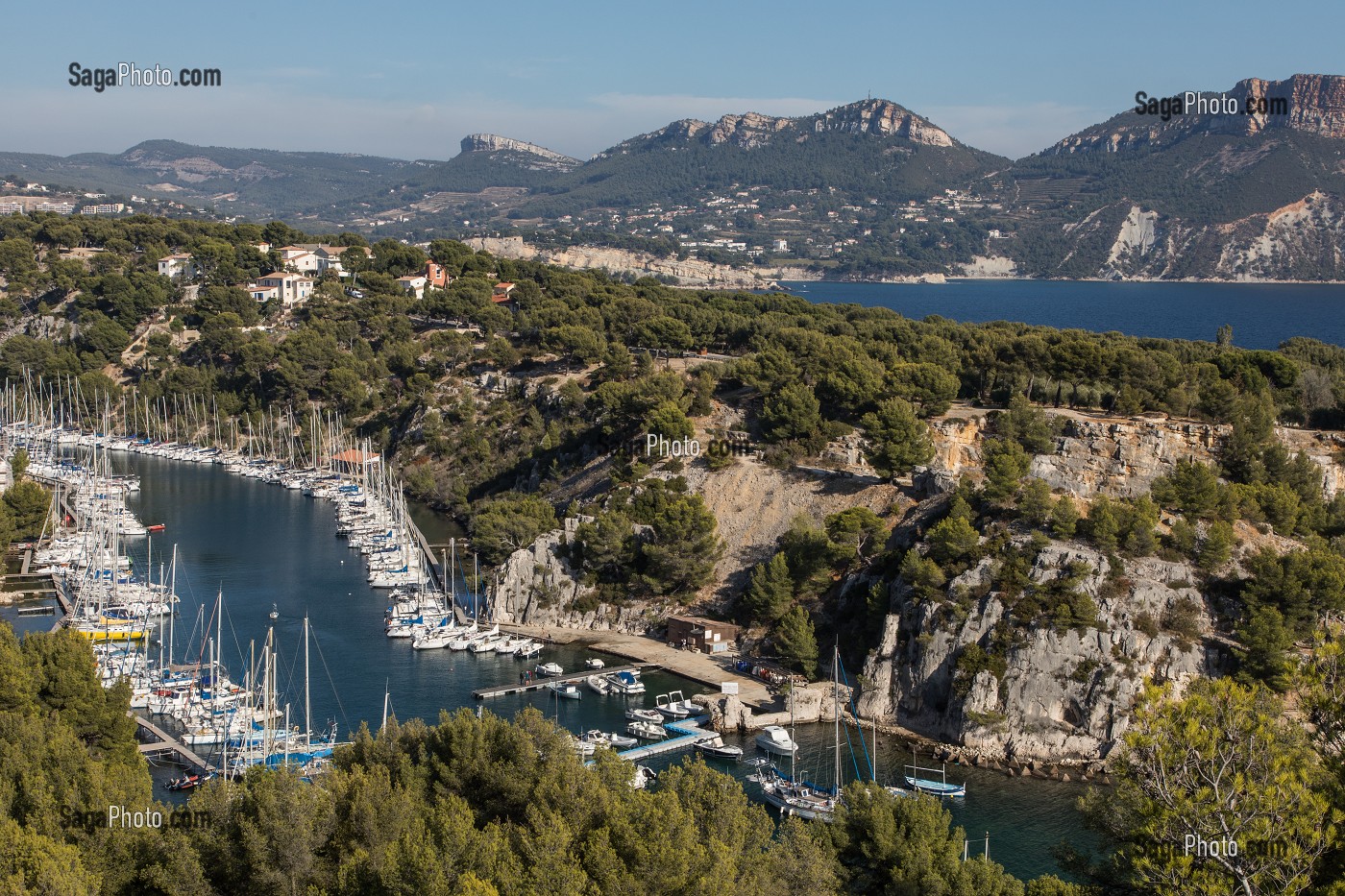 PORT DE PLAISANCE DANS LA CALANQUE DE PORT MIOU, CASSIS (13), FRANCE 