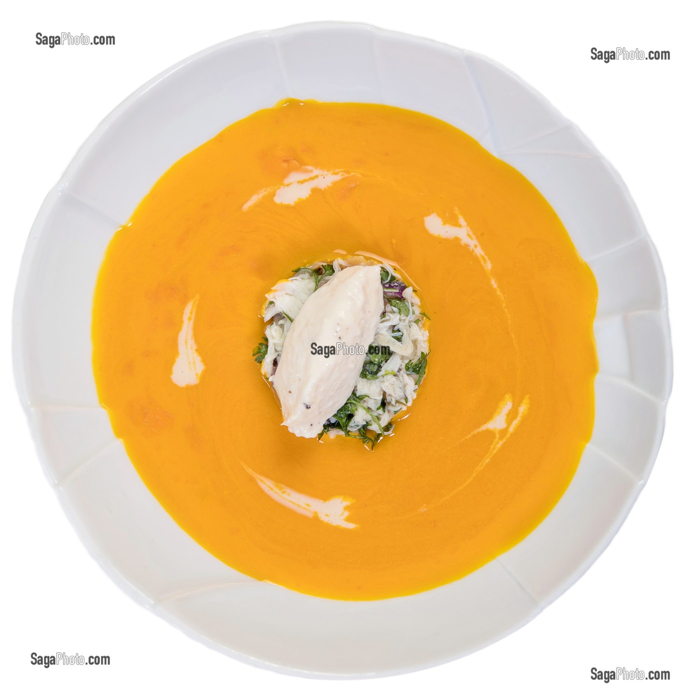 VELOUTE DE POTIMARRON AU TOURTEAU, RECETTE DU CHEF ETOILE LAURENT CLEMENT, ATELIER DE CUISINE DU COURS GABRIEL, MARCHE DE SAISON, CHARTRES (28), FRANCE 