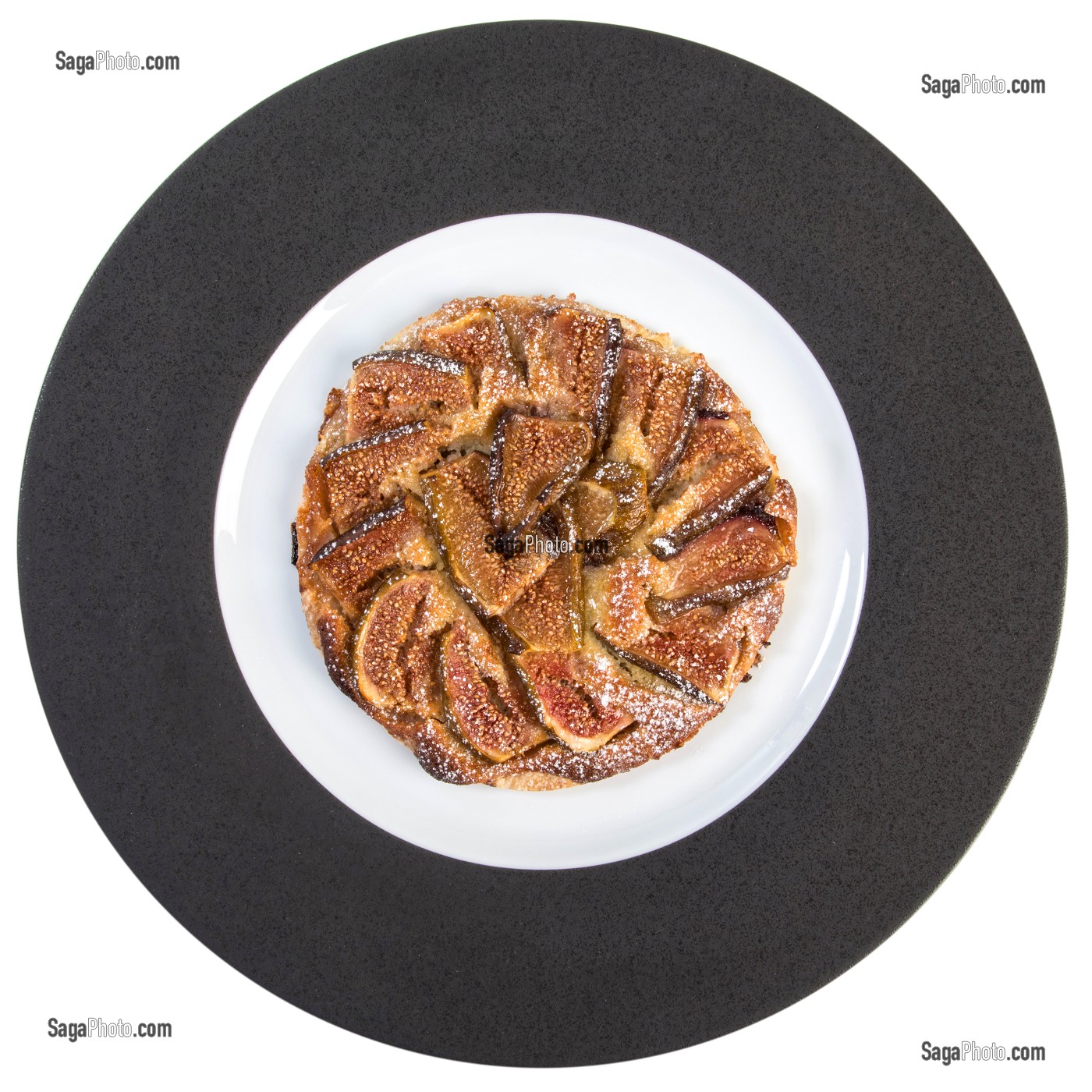 TARTE FINE AUX FIGUES, RECETTE DU CHEF ETOILE LAURENT CLEMENT, ATELIER DE CUISINE DU COURS GABRIEL, MARCHE DE SAISON, CHARTRES (28), FRANCE 