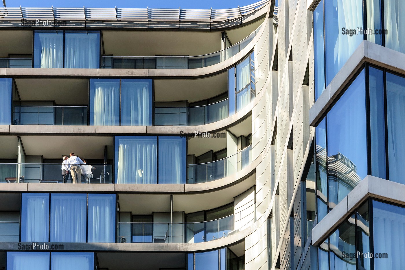 DETAIL D'UN IMMEUBLE AVEC VUE SUR LES BALCONS, LONDRES, GRANDE-BRETAGNE, EUROPE 