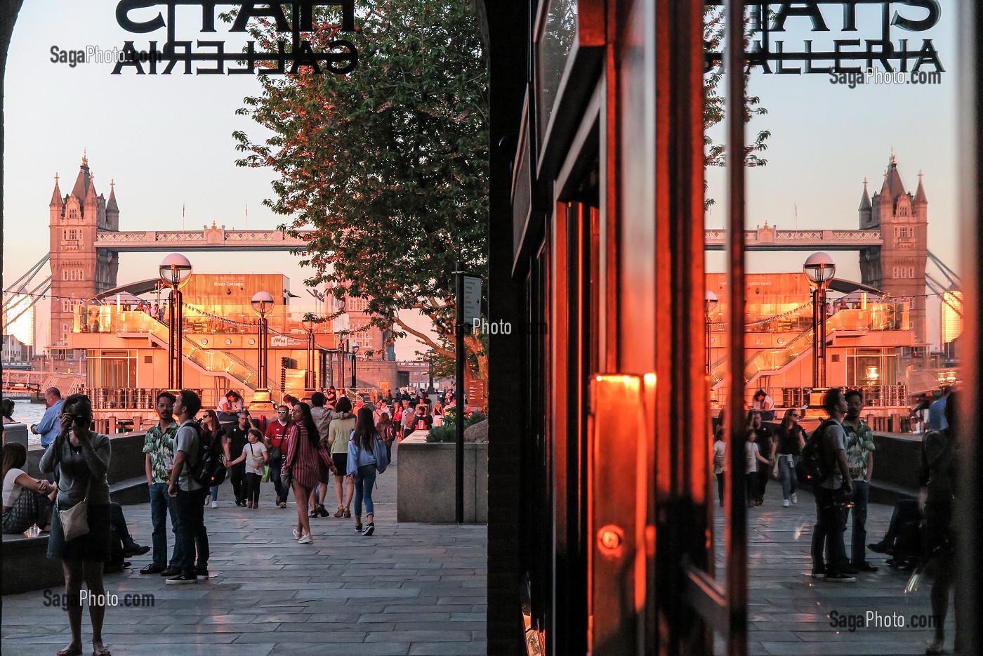 VUE SUR LE TOWER BRIDGE DE LA HAY'S GALLERIA, LONDRES, GRANDE-BRETAGNE, EUROPE 