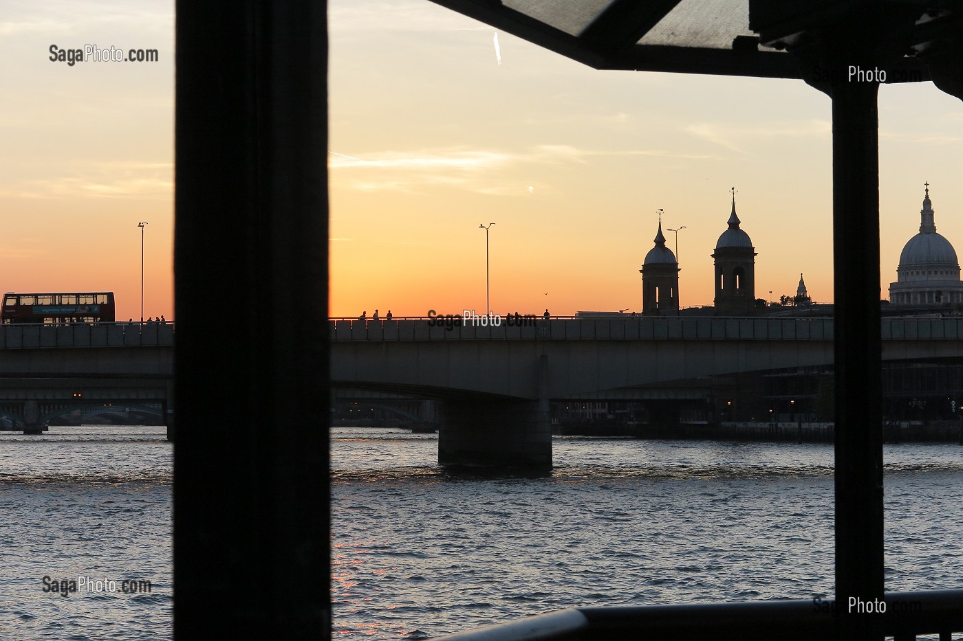 COUCHER DE SOLEIL AVEC LA CATHEDRALE SAINT PAUL, SUR LA TAMISE, LONDRES, GRANDE-BRETAGNE, EUROPE 