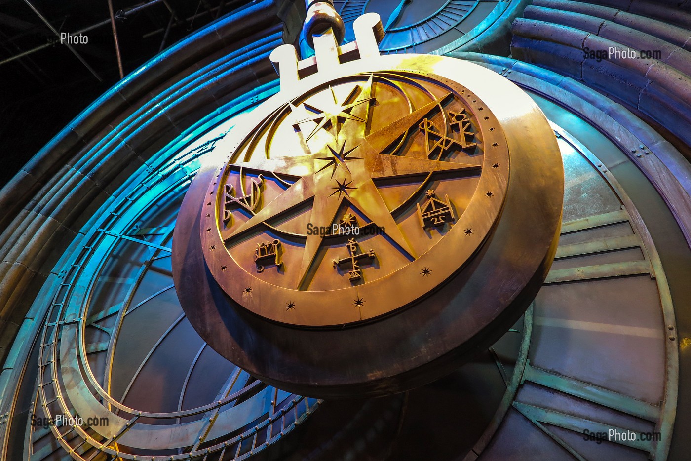 DETAIL DE L'HORLOGE A PENDULE DE POUDLARD, STUDIO TOUR LONDON, THE MAKING OF HARRY POTTER, WARNER BROS, LEAVESDEN, ROYAUME UNI 