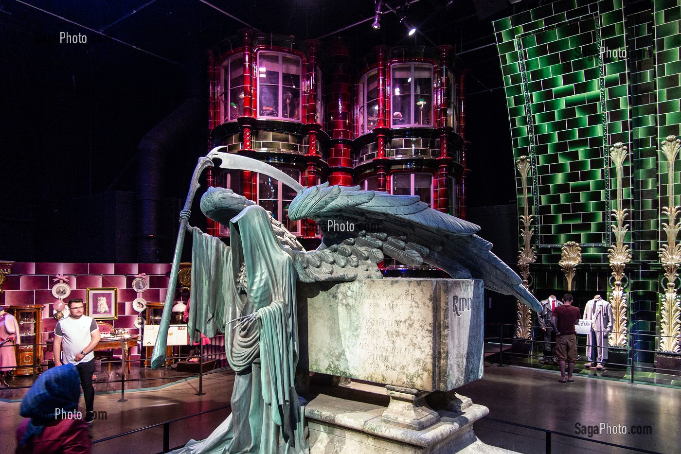 LA TOMBE DE LA FAMILLE JEDUSOR, STUDIO TOUR LONDON, THE MAKING OF HARRY POTTER, WARNER BROS, LEAVESDEN, ROYAUME UNI 
