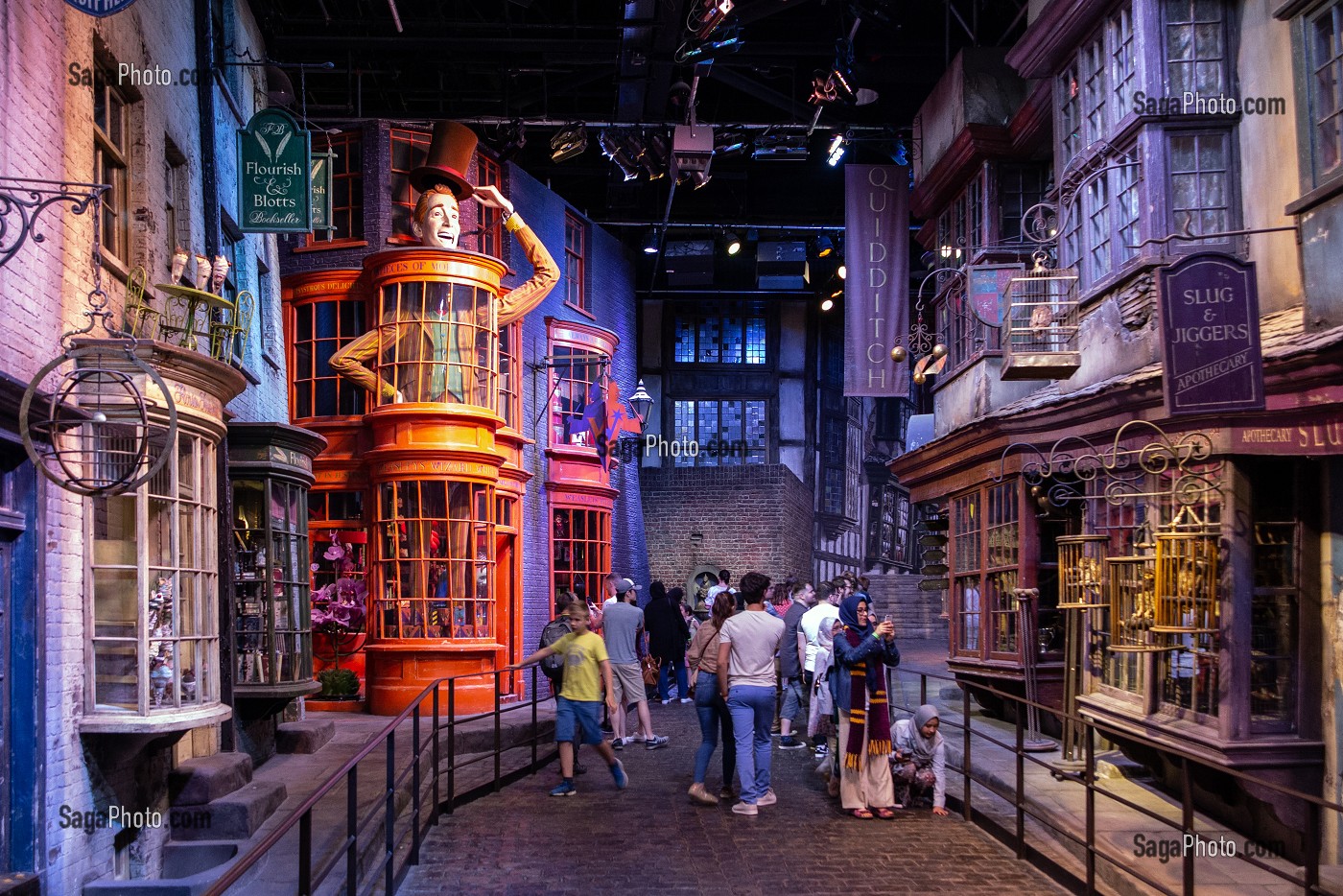 PLATEAU DE TOURNAGE DU DIAGON ALLEY, LE CHEMIN DE TRAVERSE, STUDIO TOUR LONDON, THE MAKING OF HARRY POTTER, WARNER BROS, LEAVESDEN, ROYAUME UNI 