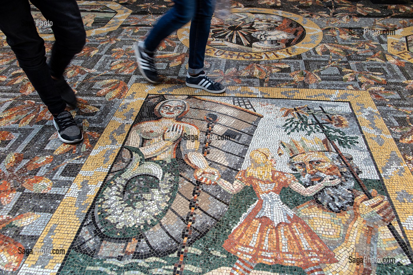 LES MOSAIQUES AU SOL DU HALL DE LA NATIONAL GALLERY, LONDRES, GRANDE-BRETAGNE, EUROPE 