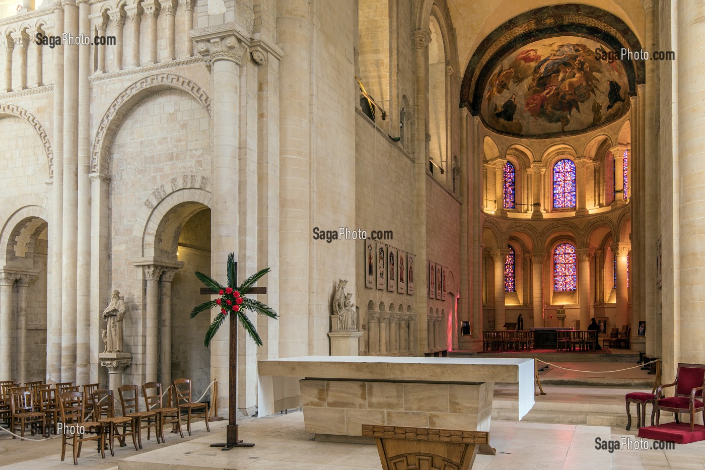 TRANSEPT ET CHOEUR DE L'EGLISE ABBATIALE DE LA TRINITE, ABBAYE AUX DAMES FONDEE AU XI EME SIECLE PAR LA REINE MATHILDE DE FLANDRE EPOUSE DE GUILLAUME LE CONQUERANT, CAEN (14), FRANCE 