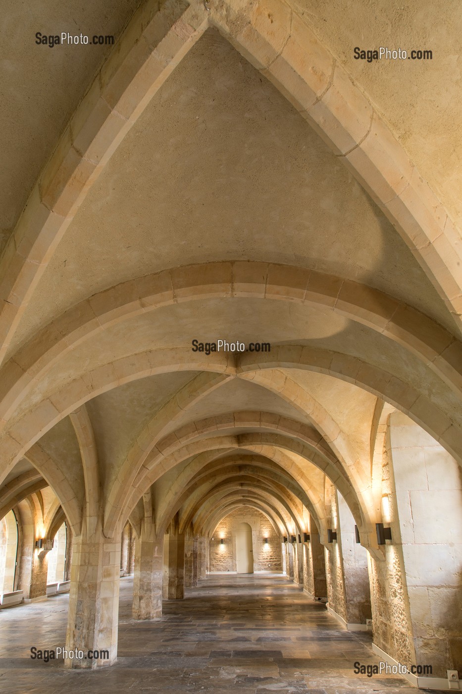 LA SALLE BASSE DU PALAIS DUCAL OU SALLE DU DUC ROLLON (ACCUEIL DES PELERINS), FIN DU XIII EME SIECLE, ABBAYE AUX HOMMES FONDEE AU XI EME SIECLE PAR GUILLAUME LE CONQUERANT ET RECONSTRUIT AU XVIII EME SIECLE, CAEN (14), FRANCE 