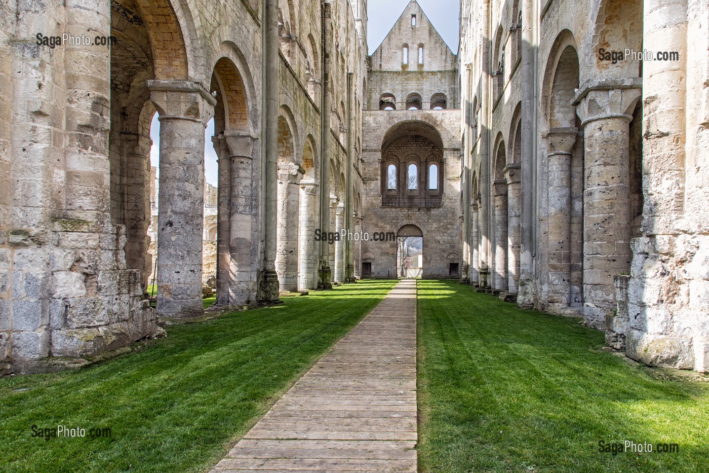 RUINES DE L'ANCIENNE EGLISE ABBATIALE, ABBAYE DE JUMIEGES, ANCIEN MONASTERE BENEDICTIN FONDE AU VII EME SIECLE ET RECONSTRUIT ENTRE LE IX EME ET LE XVII EME SIECLE, (76), FRANCE 