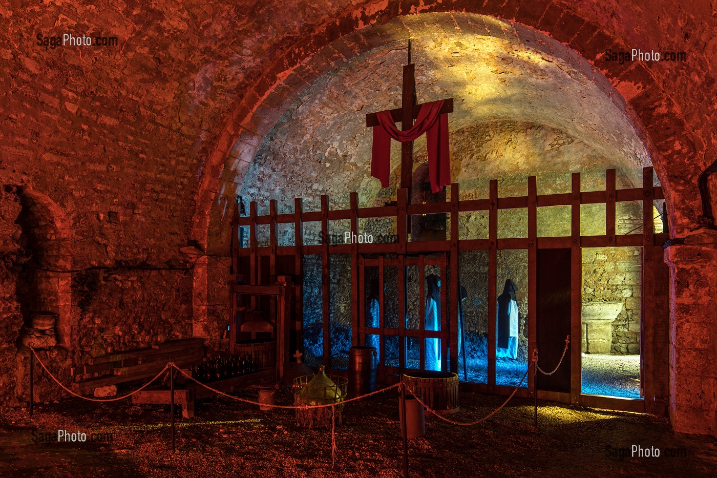 CELLIER OU ONT ETE TUE LES QUATRE DERNIERS MOINES BENEDICTINS A LA REVOLUTION, ABBAYE ROYALE CISTERCIENNE DE MORTEMER CONSTRUITE AU XII EME SIECLE PAR HENRI 1ER BEAUCLERC, LISORS (27), FRANCE 