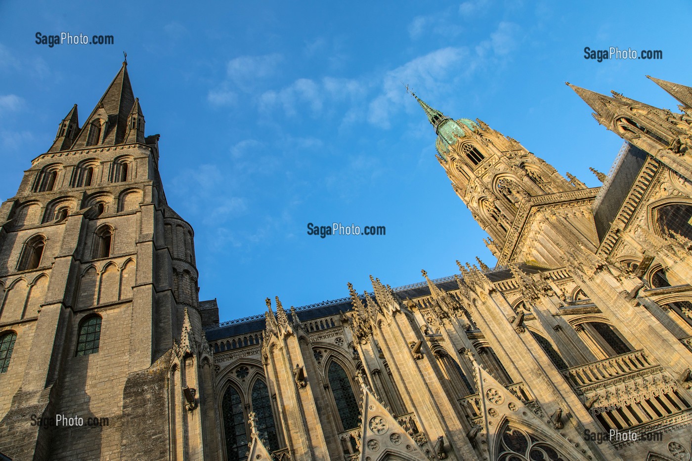 FACADE SUD DE LA CATHEDRALE NOTRE-DAME DE BAYEUX (14), FRANCE 