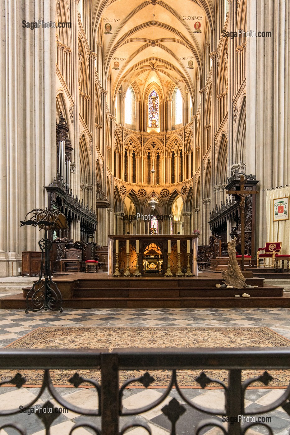 LE CHOEUR, INTERIEUR DE LA CATHEDRALE NOTRE-DAME DE BAYEUX (14), FRANCE 