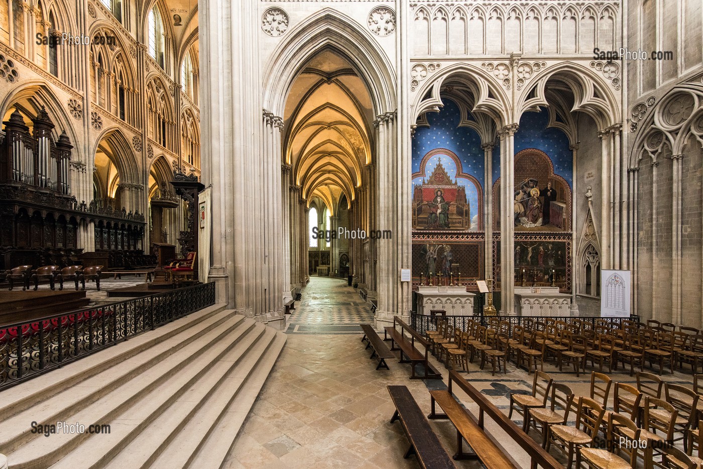 BRAS SUD DU TRANSEPT AVEC LES CHAPELLES SAINT-NICOLAS ET SAINT-THOMAS BECKET, INTERIEUR DE LA CATHEDRALE NOTRE-DAME DE BAYEUX (14), FRANCE 