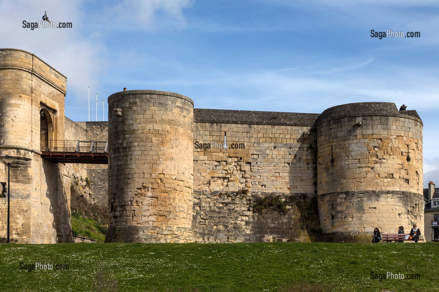 BARBACANE DE LA PORTE SAINT-PIERRE, CHATEAU DE CAEN CONSTRUIT VERS 1060 (XI EME SIECLE) PAR GUILLAUME LE CONQUERANT, RESIDENCE DES DUCS DE NORMANDIE, CAEN (14), FRANCE 