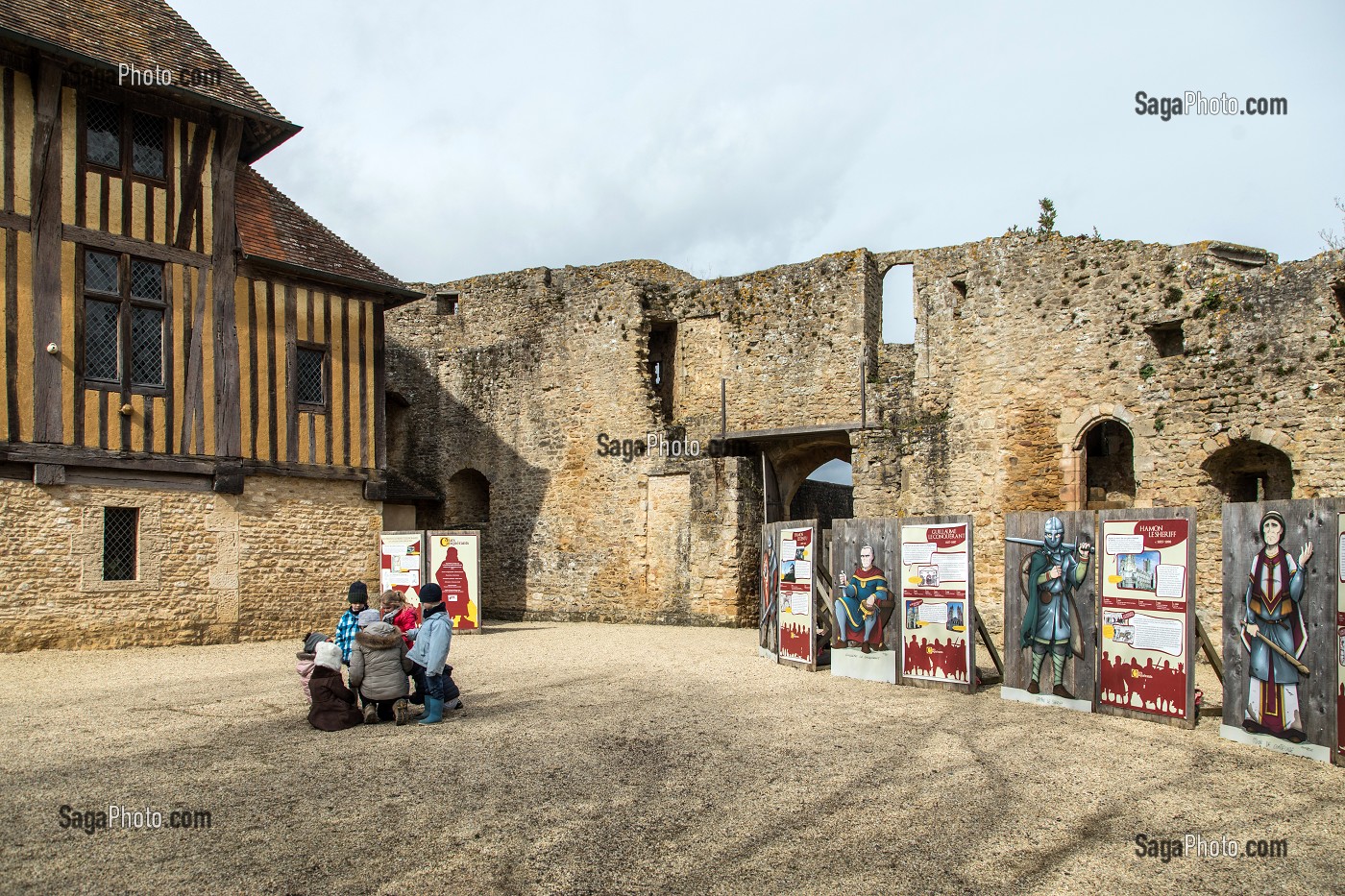 PARCOURS PEDAGOGIQUE, CHATEAU DE CREVECOEUR DU XII EME SIECLE, CREVECOEUR-EN-AUGE (14), FRANCE 