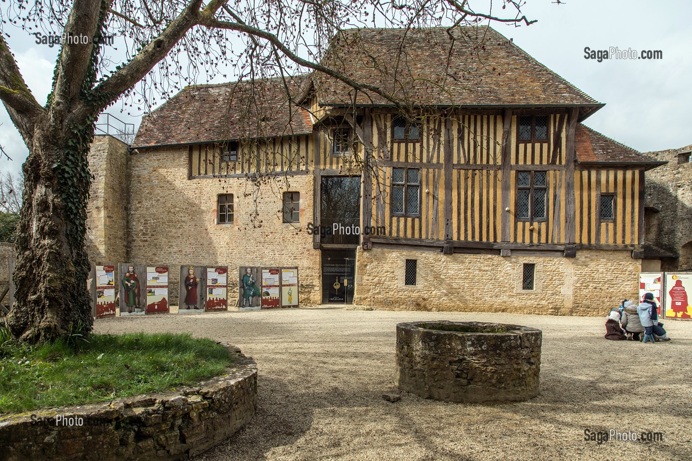 PARCOURS PEDAGOGIQUE, CHATEAU DE CREVECOEUR DU XII EME SIECLE, CREVECOEUR-EN-AUGE (14), FRANCE 