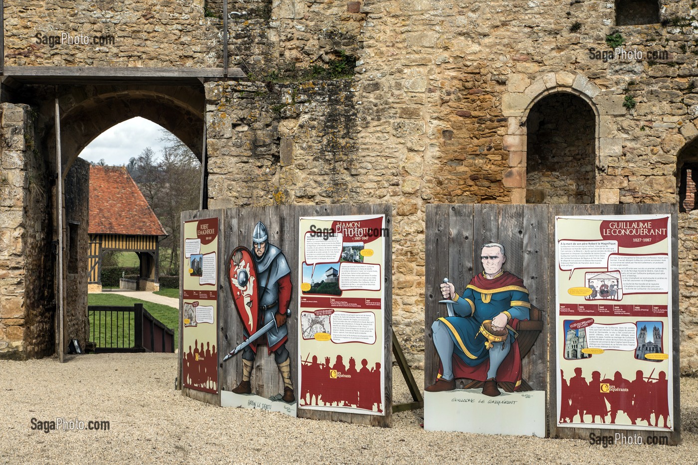 PARCOURS PEDAGOGIQUE, CHATEAU DE CREVECOEUR DU XII EME SIECLE, CREVECOEUR-EN-AUGE (14), FRANCE 